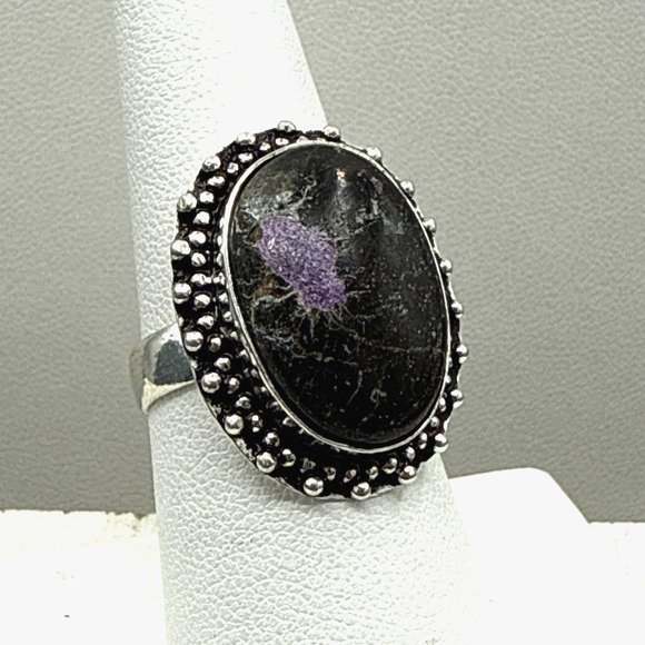 Cocktail Ring Size 8 Black Purple Stone Unpolished Cabochon Silver Tone Band - Picture 3 of 10
